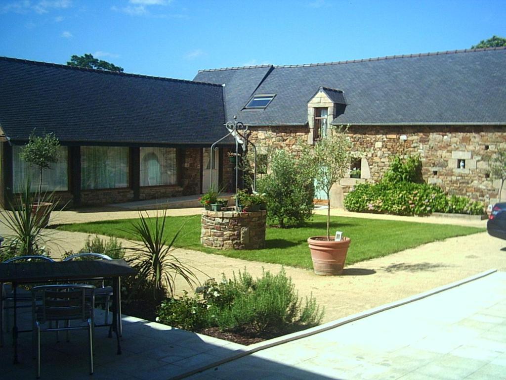 Hotel Domaine De Kermodest Quemper-Guézennec Exterior foto